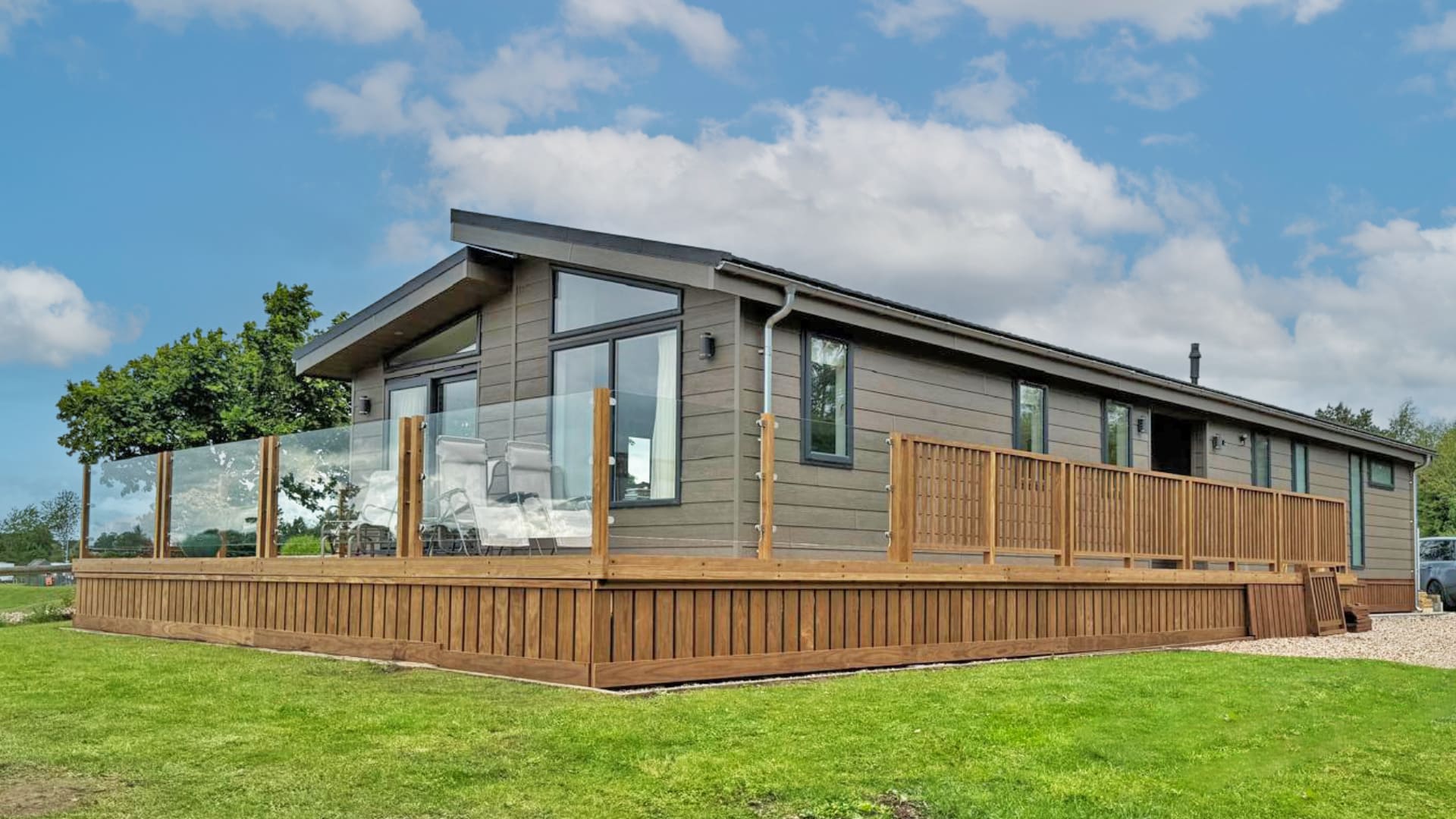 Benefits Of Timber Decking For Your Caravan or Park Home In 2024?